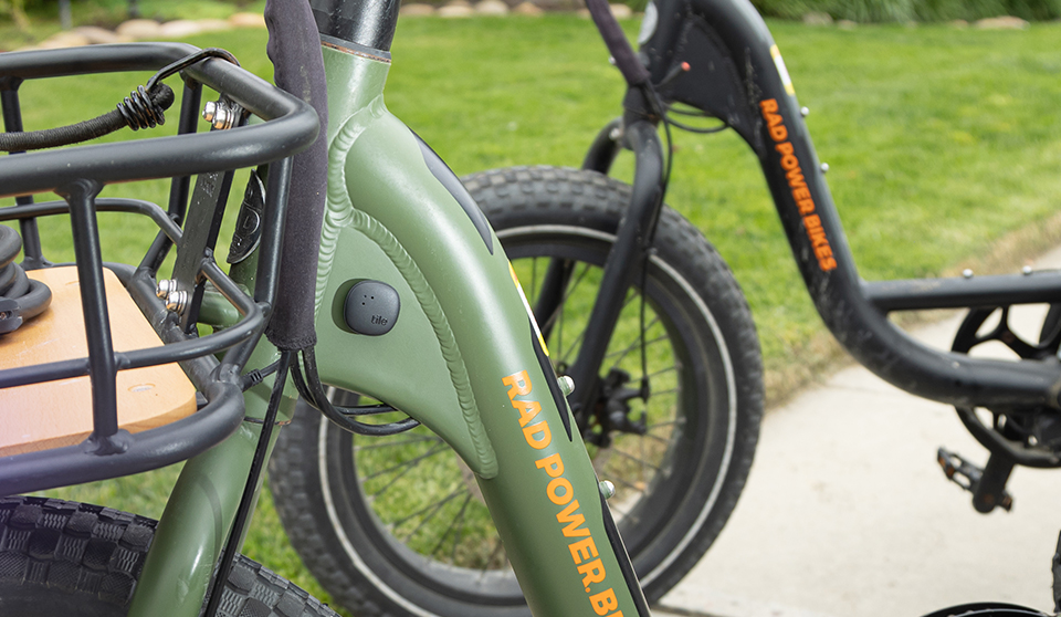 紛失防止タグ、スマートトラッカー、スマートタグ「Tile」Stickerを自転車や電動アシスト自転車につけて「盗難」を防ぐ